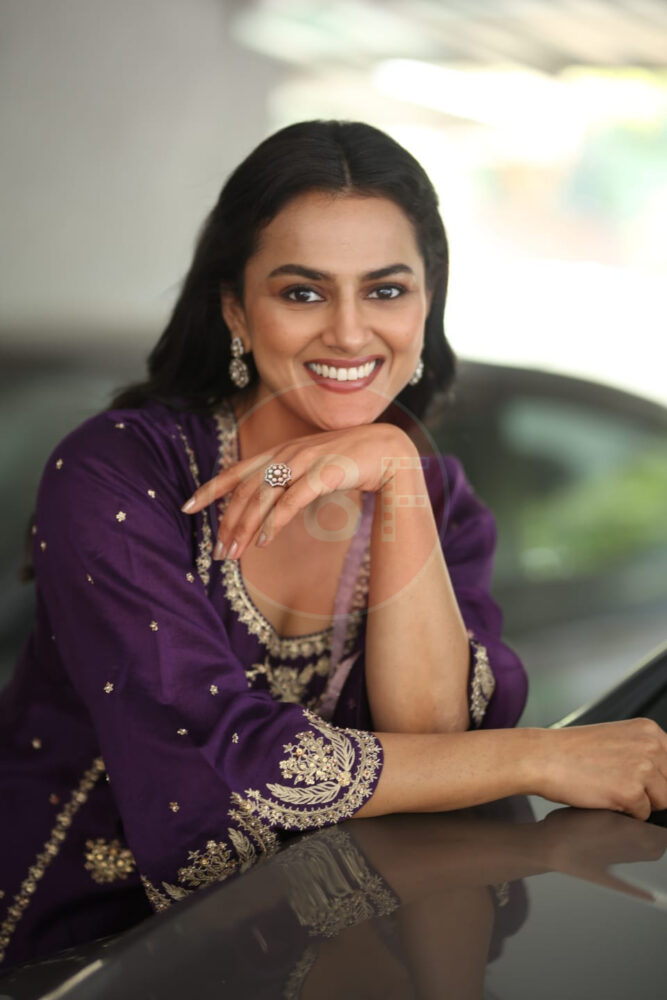 Daaku shraddha interview pics e1736338463322